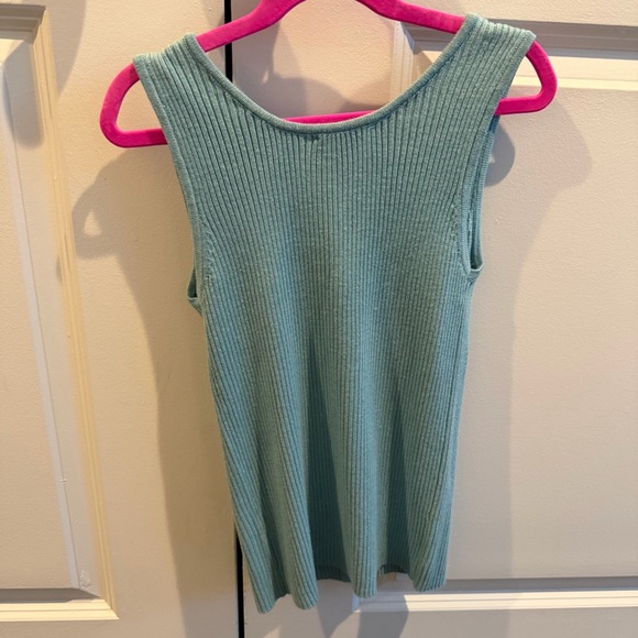 Top - Picture 2 of 3